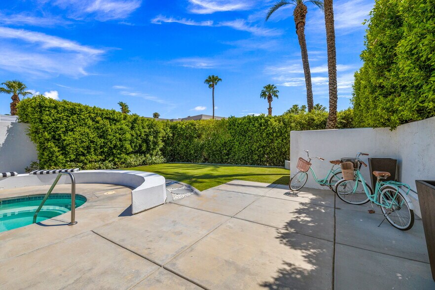 More Photos Of 120 W Vereda Sur, Palm Springs Hotel For Sale