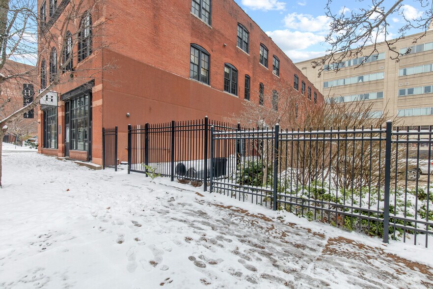 More Photos Of 1900-1904 Locust St, Saint Louis Restaurant For Lease