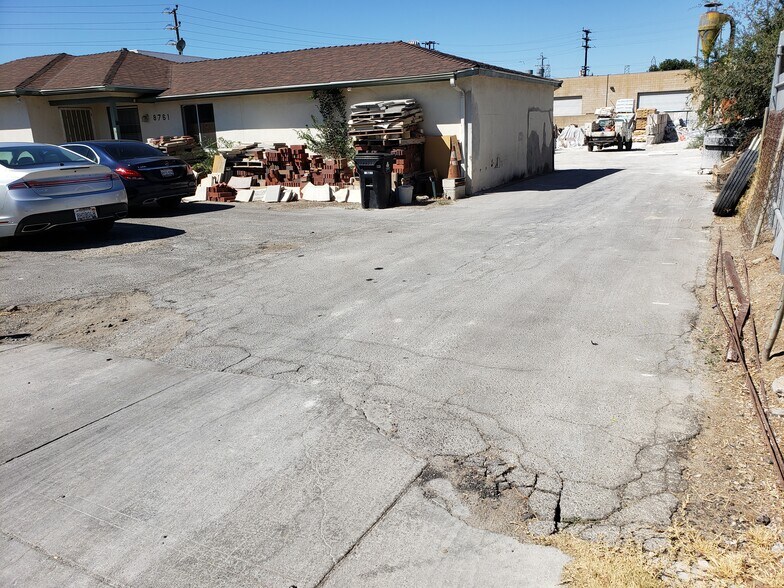 More Photos Of 8761 Amigo Ave, Northridge Land For Lease