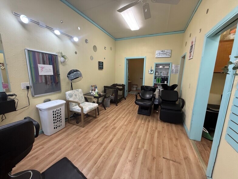 More Photos Of 413 Main St, Scribner Storefront For Sale