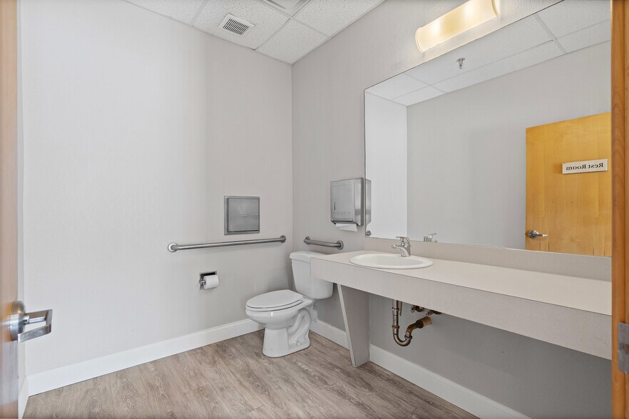 More Photos Of 6221 Colleyville Blvd, Colleyville Medical For Lease