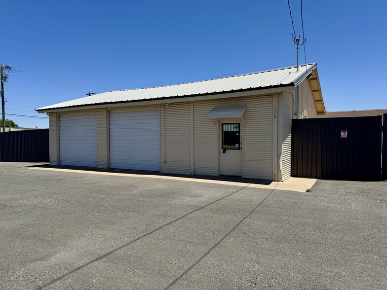 More Photos Of 608 N Meadow Ave, Odessa Light Manufacturing For Lease