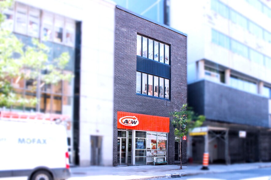 Primary Photo Of 328-330 Rue Sainte-Catherine E, Montréal Storefront For Sale