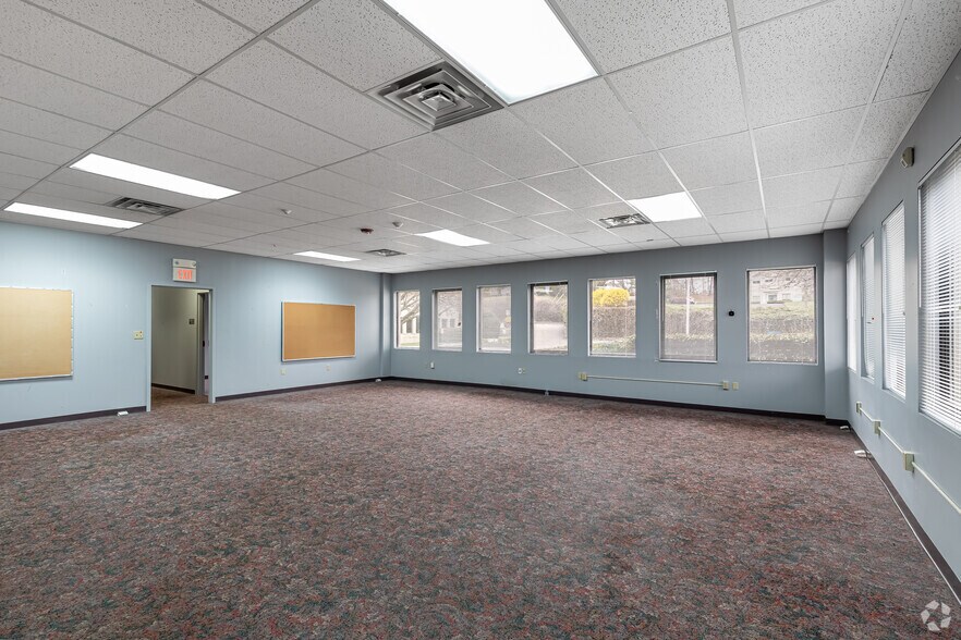More Photos Of 600 Saw Mill Rd, West Haven Office For Sale