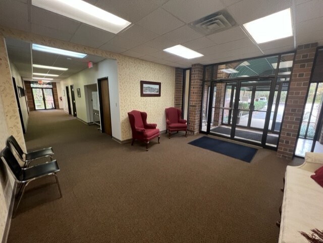 More Photos Of 2 Players Club Dr, Charleston Medical For Sale