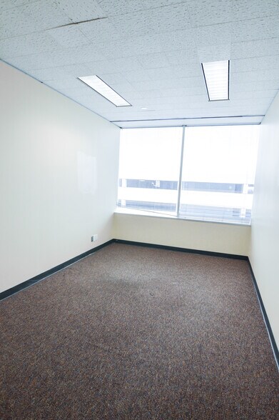 More Photos Of 40 NE Loop 410, San Antonio Office For Sale