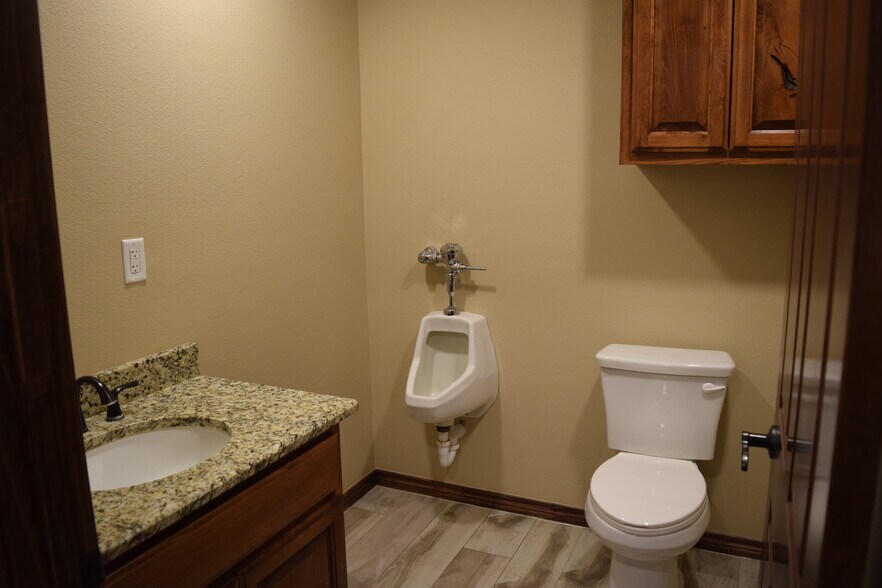 More Photos Of 9701 FM 307, Midland Flex For Lease