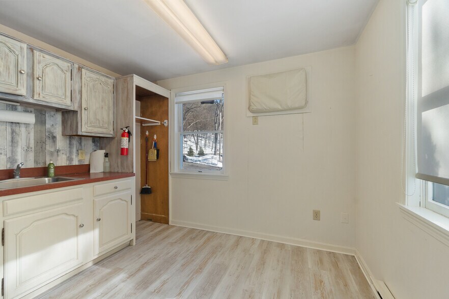 More Photos Of 561 Main St, Boxford General Retail For Sale