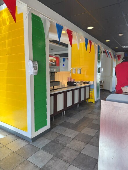 More Photos Of 3550 Isleta Blvd SE, Albuquerque Fast Food For Sale