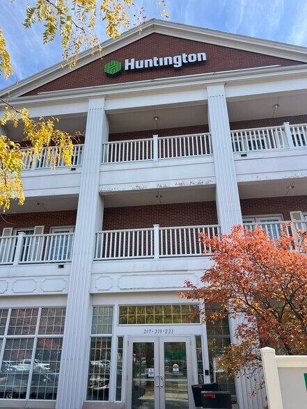 More Photos Of 221 S Church St, Bowling Green Office For Lease