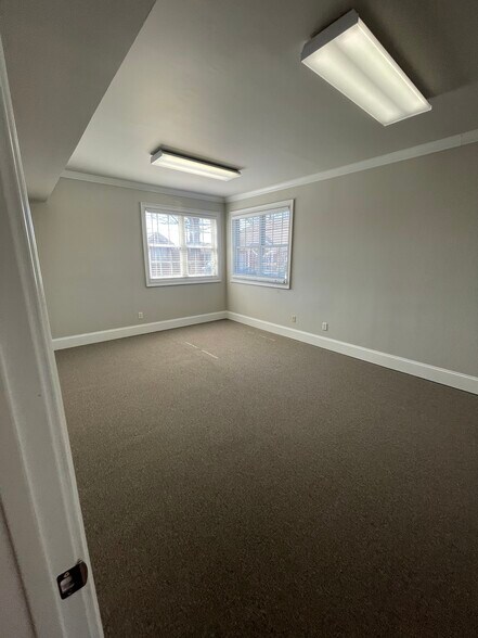 More Photos Of 327 Dahlonega St, Cumming Office For Lease