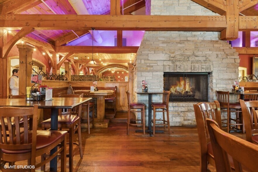 More Photos Of 22221 N Pepper Rd, Lake Barrington General Retail For Sale