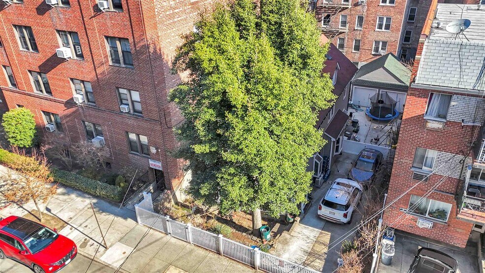 More Photos Of 6571 Booth St, Rego Park Apartments For Sale