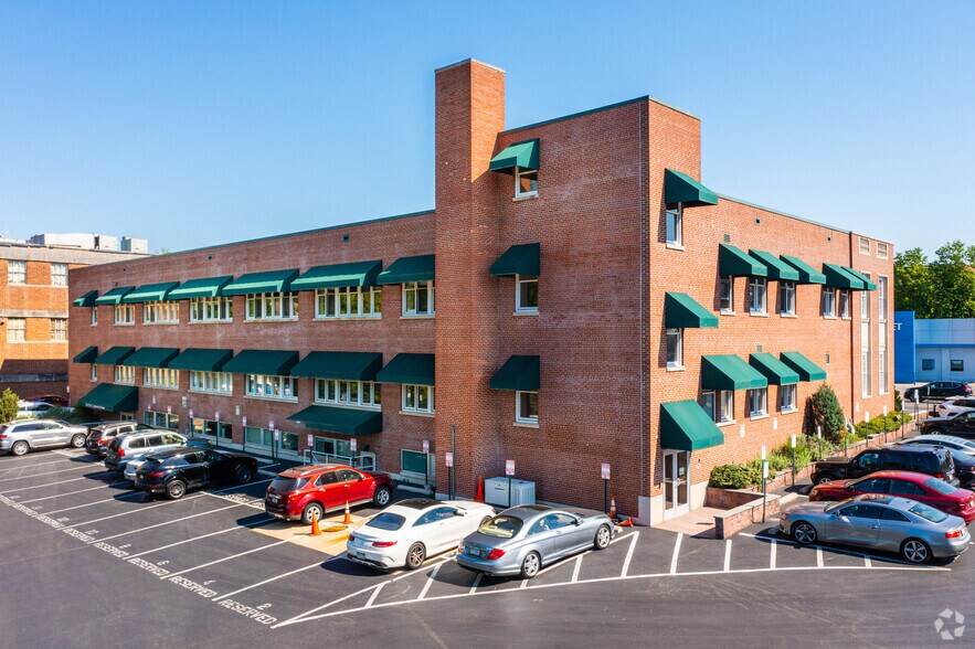 More Photos Of 120-124 E Lancaster Ave, Ardmore Office For Lease