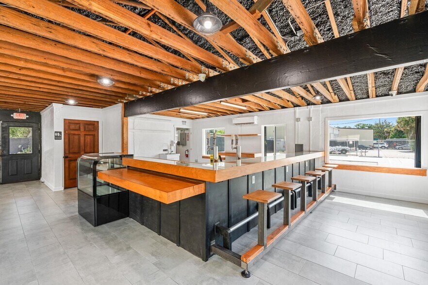 More Photos Of 209 Palmetto Ave, Longwood Restaurant For Lease