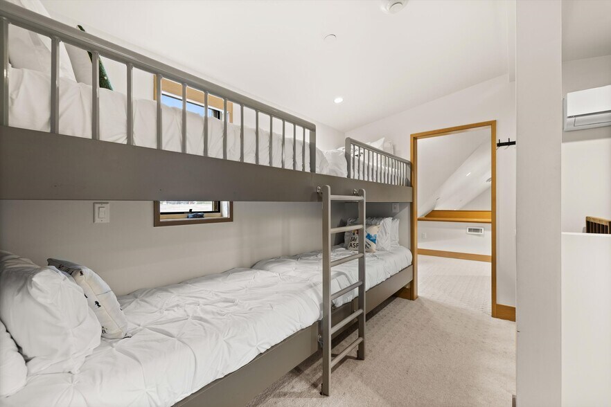 More Photos Of 122 W Main St, Aspen Office Residential For Sale