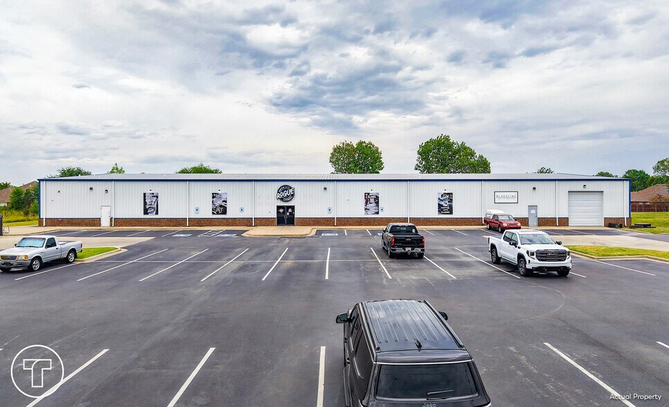 More Photos Of 11693 N Garnett Rd, Collinsville Showroom For Sale