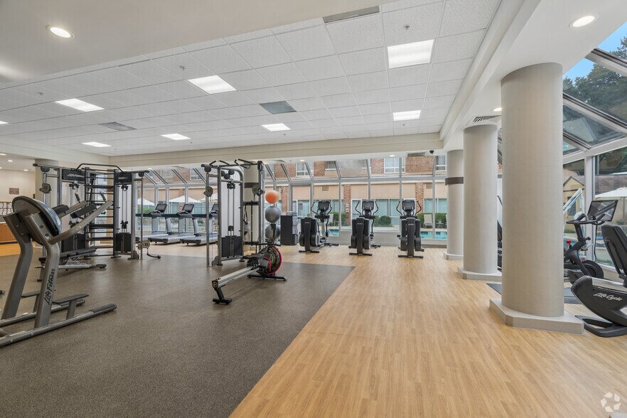 More Photos Of 6120 Peachtree Dunwoody Rd, Atlanta Hotel For Sale
