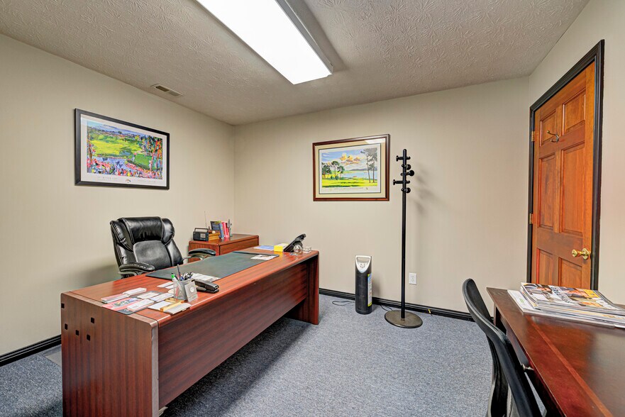 More Photos Of 4582 Northwest Plaza West Dr, Zionsville Office For Lease