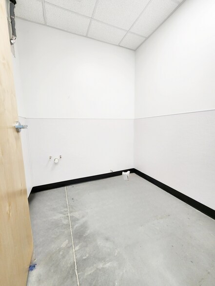 More Photos Of 5947 Chandler Rd, Hutto Light Distribution For Lease