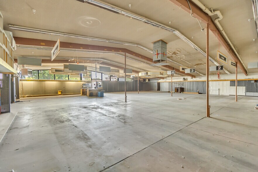 More Photos Of 5303 Freeport Blvd, Sacramento Storefront For Lease