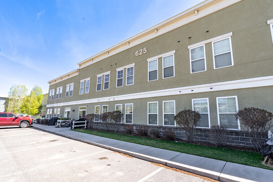 More Photos Of 625 Red Table Dr, Gypsum Apartments For Sale