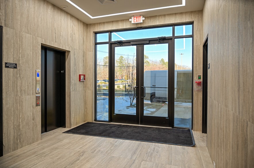 More Photos Of 2100 W County Line Rd, Jackson Office For Lease