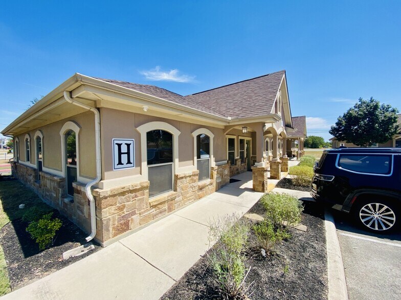 Primary Photo Of 1619 E Common St, New Braunfels Office For Sale