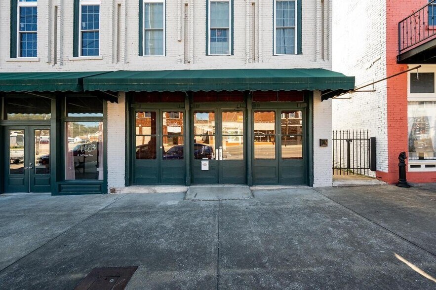 More Photos Of 227 N 1st St, Pulaski Restaurant For Lease