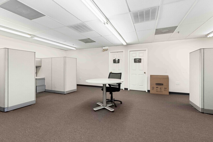 More Photos Of 909 Shaver St, Pasadena Manufacturing For Lease