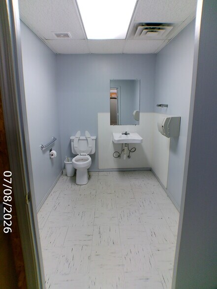 More Photos Of 204 N 2nd St, Ozark Office For Sale