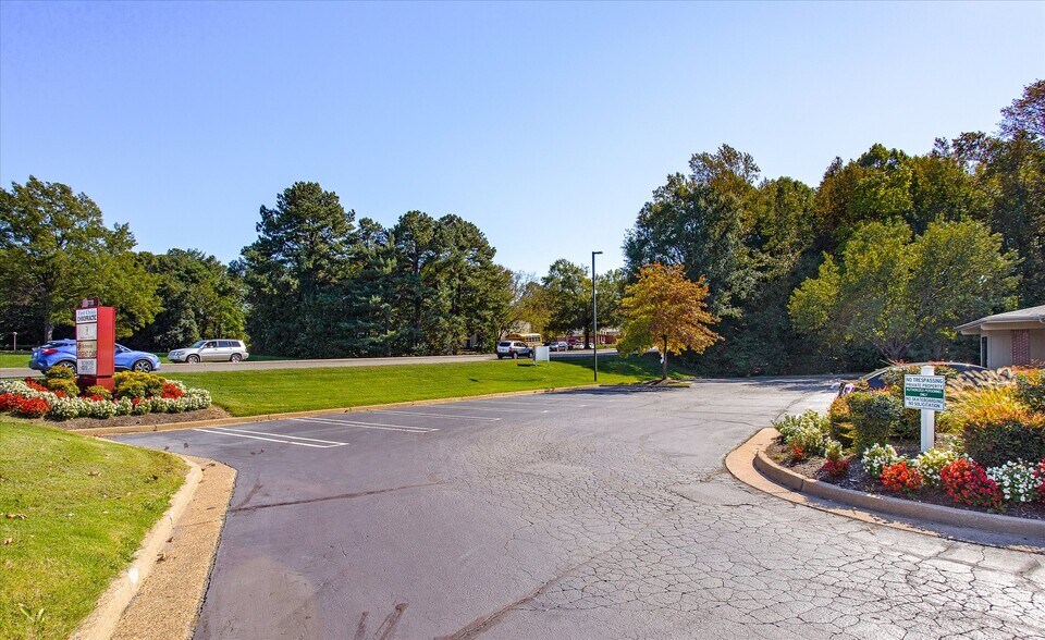 More Photos Of 1770 N Parham Rd, Richmond Office For Lease