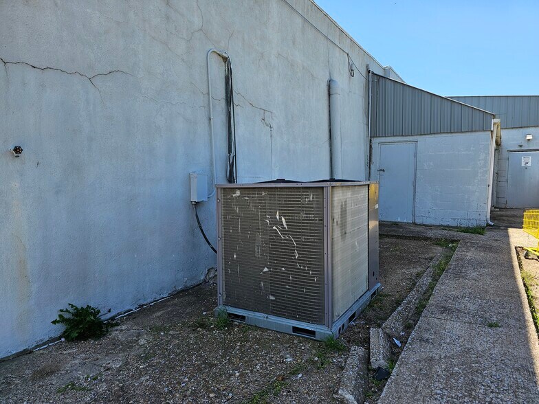 More Photos Of 1308 Washington Ave, Cairo Freestanding For Sale