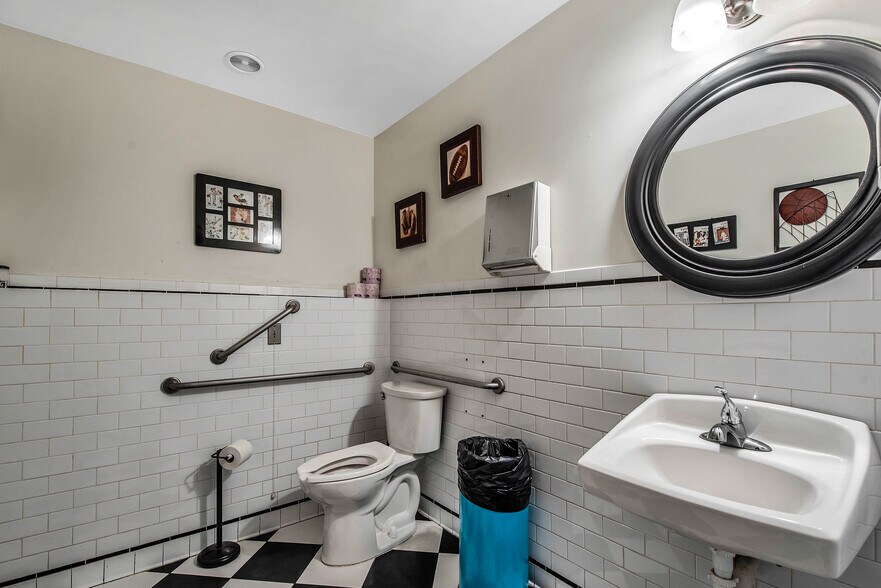 More Photos Of 787 Main St S, Woodbury Storefront Retail Office For Sale