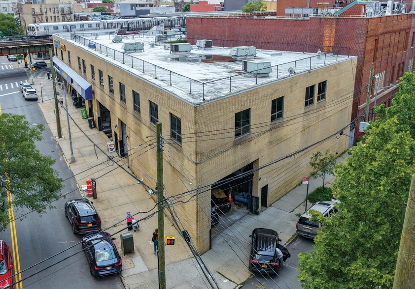 More Photos Of 30-02 Newton Ave, Astoria Warehouse For Sale