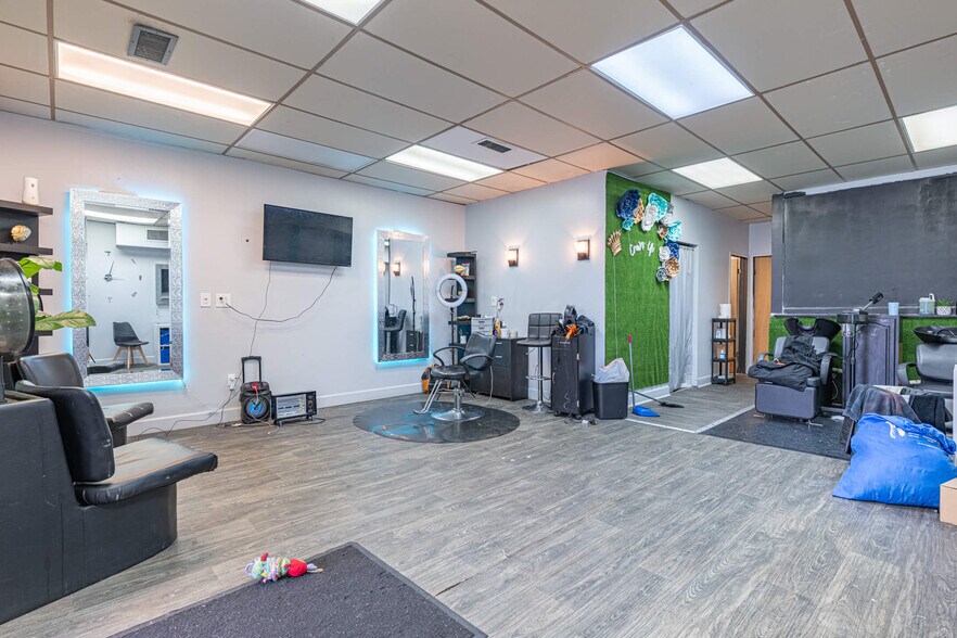 More Photos Of 8620 Winton Rd, Cincinnati Medical For Sale