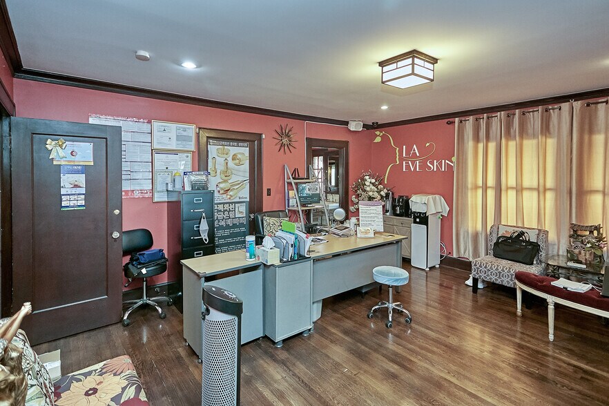 More Photos Of 658 S Bronson Ave, Los Angeles Office Residential For Sale