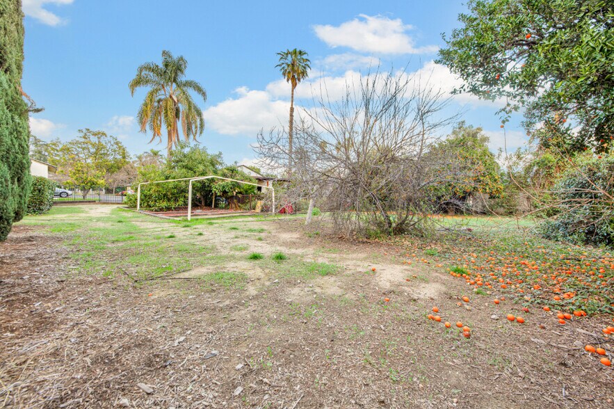 More Photos Of 17520 Kingsbury St, Granada Hills Apartments For Sale