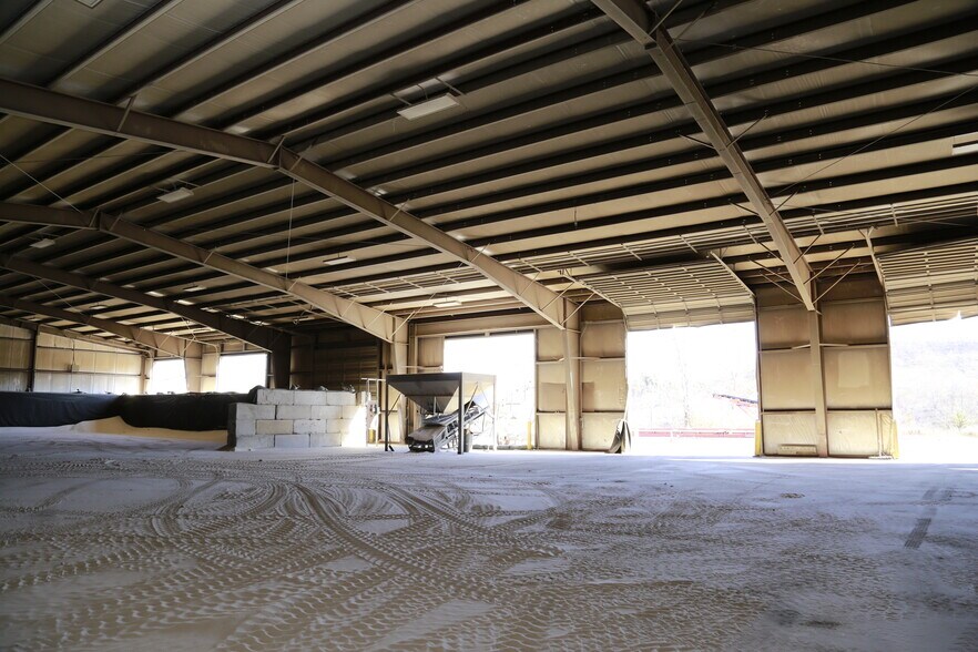 More Photos Of 255 S Plant St, Morgantown Distribution For Lease