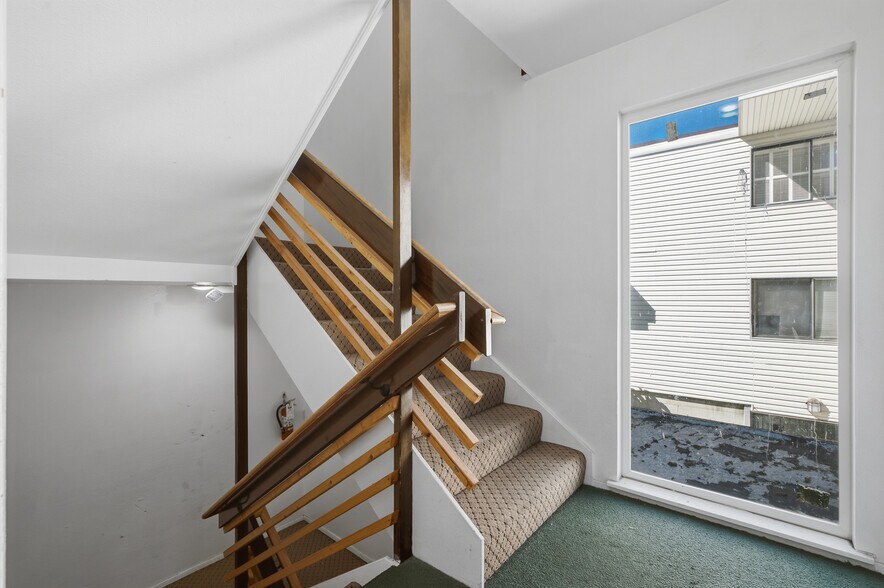 More Photos Of 3600 25th Ave W, Seattle Apartments For Sale