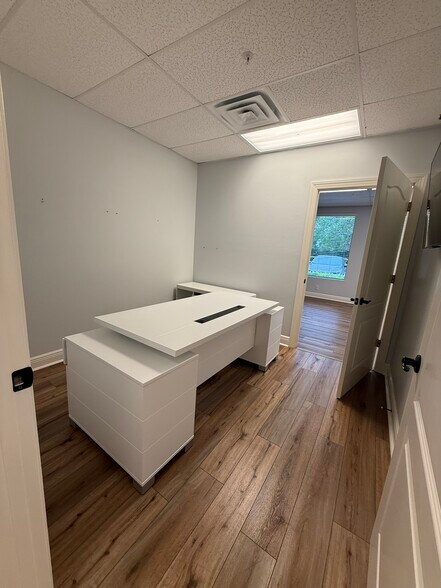 More Photos Of 28089 Vanderbilt Dr, Bonita Springs Office For Sale
