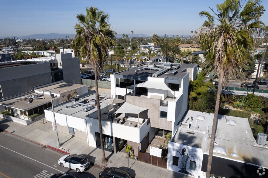 More Photos Of 1319 Abbot Kinney Blvd, Venice Loft Creative Space For Lease