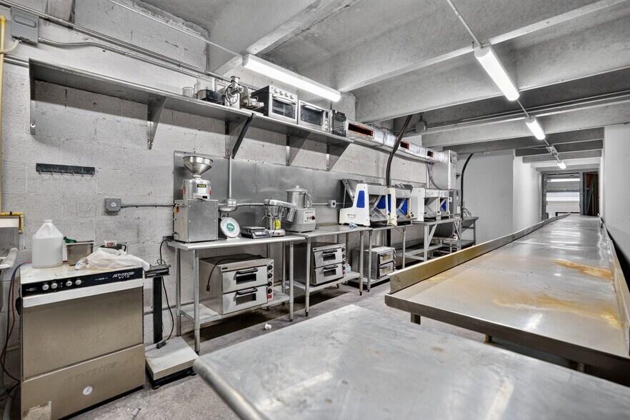 More Photos Of 8485-8499 NW 54th St, Miami Warehouse For Sale
