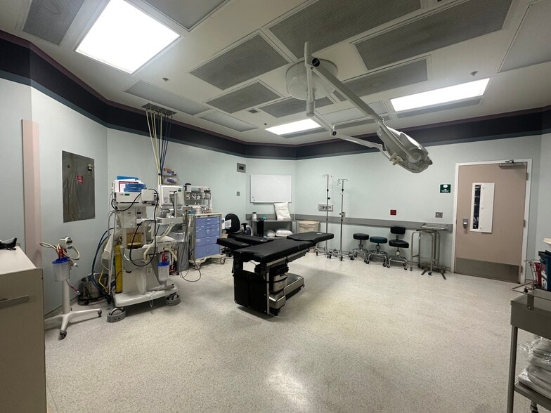 More Photos Of 1310 SE West Star Ave, Port Saint Lucie Hospital For Sale