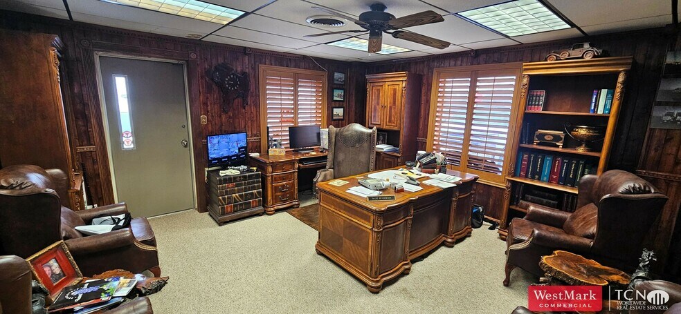 More Photos Of 824 Avenue B, Abernathy Service Station For Sale