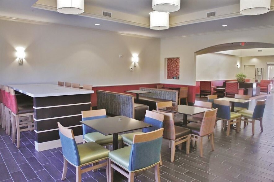 More Photos Of 415 Fm 1960 Rd E, Houston Hotel For Sale