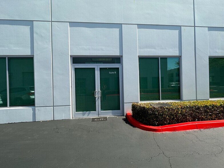 More Photos Of 9650 Research Dr, Irvine Office For Lease