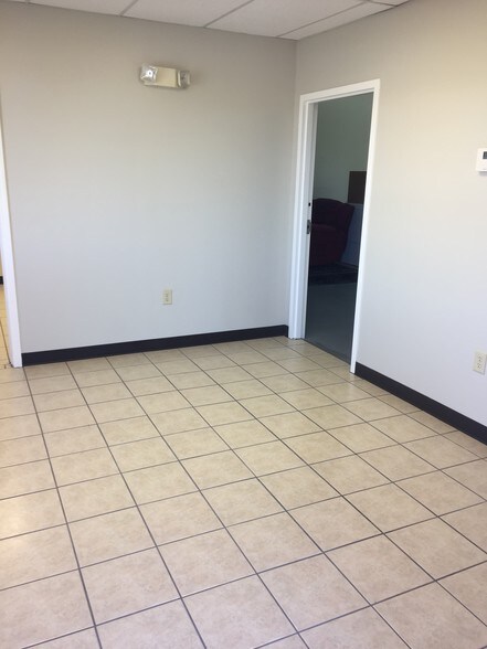 More Photos Of 11601 Pellicano Dr, El Paso Warehouse For Lease