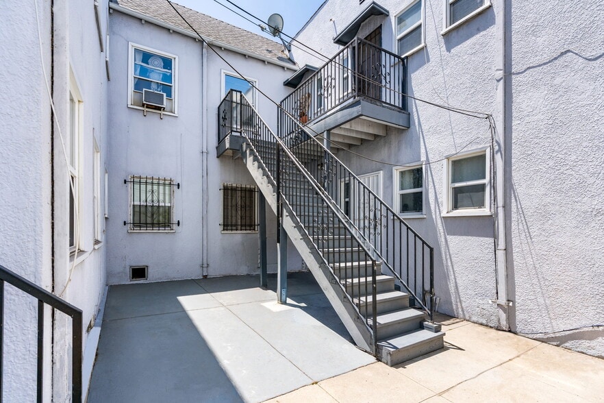 More Photos Of 1296 S Citrus Ave, Los Angeles Apartments For Sale