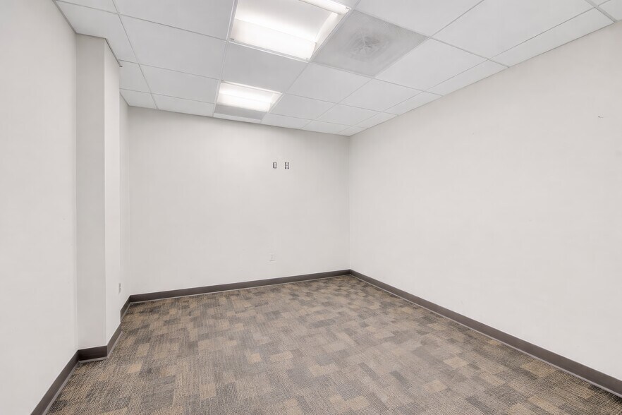 More Photos Of 2001 Central Park Ave, Yonkers Office For Sale
